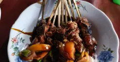 Sate kambing di warung sate tanpa nama yang berada di Kecamatan Parung, Kabupaten Bogor, Jawa Barat. (Sumber: Poskota/Ali Mansur)