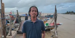 Turwadi, salah seorang nelayan terdampak cuaca ekstrem di Desa Panimbangjaya, Kecamatan Panimbang, Kabupaten Pandeglang. (Sumber: Poskota/Samsul Fatoni)