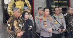 Ketua KPK Setyo Budiyanto (kiri) dan Kapolri Jenderal Listyo Sigit Prabowo (tengah) saat konferensi pers di Gedung Rupattama Mabes Polri, Jakarta Selatan, Rabu, 8 Januari 2025. (Sumber: Poskota/Ali Mansur)