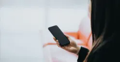 Solusi mudah untuk mengatasi layar HP yang tidak bisa disentuh (Sumber: Pinterest/lifehacker)