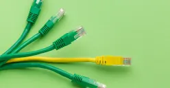 Agar lebih rapi dan aman, lakukan manajemen kabel yang Anda gunakan. Simak panduannya. (Sumber: freepik)