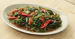 Resep tumis kangkung pedas terasi (Sumber: Tangkap Layar YouTube/Devina Hermawan)