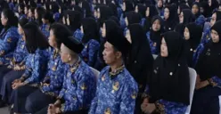 Tenaga honorer yang diangkat sebagai PPPK paruh waktu berpeluang naik status menjadi PPPK penuh waktu dengan syarat anggaran yang tersedia dan evaluasi kinerja yang baik. (Sumber: Pinterest)