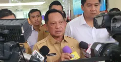Menteri Dalam Negeri (Mendagri) Tito Karnavian saat menereangkan soal Pergub Nomor 2 tahun 2025, Senin, 20 Januari 2025. (Sumber: Poskota/Pandi Ramedhan)