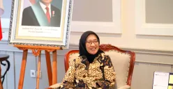 Potret Menteri PANRB, Rini Widyantini, Kabar baik untuk ASN! Kini bisa kerja WFH/WFA dengan gaji tetap sesuai PP No.5/2024. Pelajari syarat, ketentuan, dan daftar penghasilan lengkap golongan I-IV. (Sumber: MenpanRB)