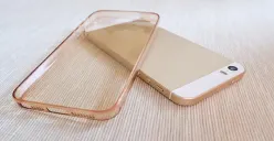 Ilustrasi cara bersihkan casing HP. (Sumber: Poskota/Risti Ayu Wulansari)