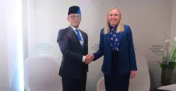 Potret Menlu RI, Sugiono (kiri) dan Menlu Finlandia, Elina Valtonen (kanan) di World Economic Forum, Davos-Klosters, Swiss. (Sumber: Kementerian Luar Negeri)