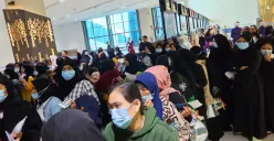 Potret ratusan pekerja migran Indonesia (PMI) yang berhasil kembali ke tanah air dari Arab Saudi. (Sumber: Kemlu.go.id)