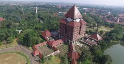 UI nomor 1, berikut 90 kampus terbaik di Indonesia. (Sumber: feb.ui.ac.id)