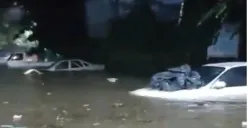 Sejumlah kendaraan terendam banjir di wilayah Jakarta lantaran hujan yang turun intensitasnya tinggi sejak Rabu dini hari, 29 Januari 2025. (Sumber: Instagram Kabar Jakarta)