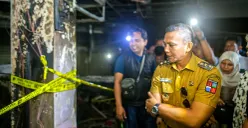Wakil Wali Kota Bogor, Jenal Mutaqin, pada Senin, 30 Juni 2025, meninjau kondisi Blok B Pasar Kebon Kembang, Kecamatan Bogor Tengah, yang terbakar. (Sumber: Humas Pemkot Bogor)