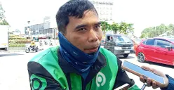 Wawan, 45 tahun, pengemudi ojek online yang biasa mangkal di Stasiun Bekasi. (Sumber: POSKOTA | Foto: Nurpini Aulia Rapika)