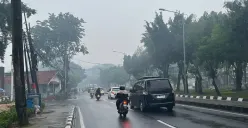 Ilustrasi cuaca berkabut di Penggilingan, Jakarta Timur. (Sumber: Poskota/M. Tegar Jihad)