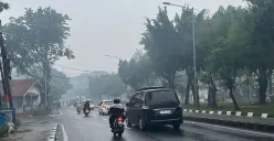 Ilustrasi cuaca berkabut di Penggilingan, Jakarta Timur. (Sumber: Poskota/M. Tegar Jihad)