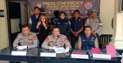 Kapolsek Jatinegara Kompol Samsono menyampaikan keterangan pers saat ekspose perkara penangkapan pelaku tawuran yang menewaskan satu orang. (Sumber: POSKOTA | Foto: Angga Pahlevi)