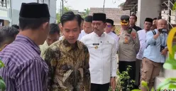 Wakil Presiden Republik Indonesia (RI), Gibran Rakabuming Raka mengunjungi kawasan Ciledug Indah 1, Kelurahan Pedurenan, Kecamatan Karang Tengah, Kota Tangerang, pada Jumat, 11 Juli 2025. (Sumber: Poskota/Primayanti Juli Kumala Manalu)