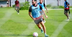 Potret Jordi Amat yang menjalani latihan bersama Persija Jakarta. (Sumber: Persija)