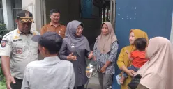 Disdikpora dan Bupati Pandeglang saat memantau kegiatan MPLS siswa baru di sejumlah sekolah, Senin, 14 Juli 2025. (Sumber: Poskota/Samsul Fatoni)
