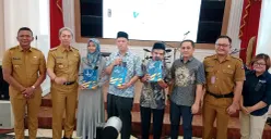 Wali Kota Bogor, Dedie A Rachim menghadiri peluncuran fitur INARA bersama perwakilan disabilitas netra di Balai Kota, Selasa, 15 Juli 2025. (Sumber: Sekar Putri Andini)