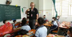 Isi Permendikdasmen Nomor 13 Tahun 2025 tentang kurikulum pendidikan. (Sumber: Pexels/Teacher Ray You)