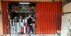 Kondisi toko bangunan Ceria di Jalan Raya Rawa Kalong, Desa Karang satria, Tambun Utara, Kabupaten Bekasi, yang dibobol maling dan rugi hingga Rp1,5 miliar. (Sumber: Istimewa)