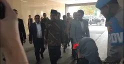 Joko Widodo (Jokowi) saat memenuhi panggilan penyidik Bareskrim Polri untuk diperiksa sebagai terlapor kasus dugaan ijazah palsu, di Gedung Bareskrim Polri, Jakarta Selatan. (Sumber: Poskota/Ali Mansur)
