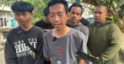 Kakak korban wanita yang tewas di di Jalan Lamping Kancil, Desa Cibogo, Kecamatan Cisauk, Kabupaten Tangerang, Selasa, 22 Juli 2025. (Sumber: Poskota/Primayanti Juli Kumala Manalu)