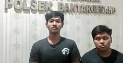 Dua pelaku yang melakukan penodongan dan pemalakan terhadap pedagang nanas di Jalan Mustika dari, Kota Bekasi, berhasil diringkus petugas dari Polres Metro Bekasi Kota di Bogor. (Sumber: Dok Polres Metro Bekasi)