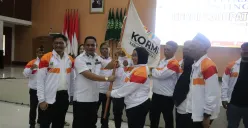 Wakil Bupati Bekasi, Asep Surya Atmaja melepas puluhan atlit dan Official dari Kontingen Kormi Kabupaten Bekasi untuk mengikuti lomba Festival Olahraga Masyarakat Nasional (Fornas) ke VIII Tahun 2025 di NTB. (Sumber: Dok. Pemkab Bekasi)