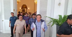 Presiden RI ke-6 Susilo Bambang Yudhoyono (SBY) usai menemui Gubernur Jakarta Pramono Anung di Balai Kota DKI Jakarta, Selasa, 29 Juli 2025. (Sumber: Poskota/M. Tegar Jihad)