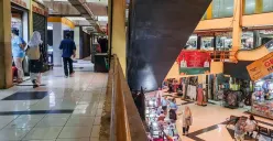 Warga beraktifitas di Pasar Kramat Jati, Jakarta Timur, Kamis, 24 Juli 2025. (Sumber: Poskota/Bilal Nugraha Ginanjar)