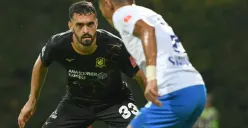 Potret Milos Zlatkovic yang sedang mengawal pertahanan. Pemain asing ini dikaitkan dengan Persija Jakarta. (Sumber: Instagram/milos_zlatkovic33)