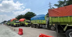 Ilustrasi, Truk ODOL, Kebijakan Zero ODOL 2026 diprotes sopir truk. AHY siapkan Perpres, sementara DPR sebut situasi darurat akibat kecelakaan dan kerusakan jalan. Baca selengkapnya! Sumber: Humas Pemprov Jabar)