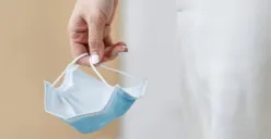 Waspada! Kasus Covid-19 varian JN.1 meningkat di Indonesia. Kenali gejala mirip flu, cara mencegah penularan, dan saran Kemenkes. Jangan sampai tertular. (Sumber: Freepik)