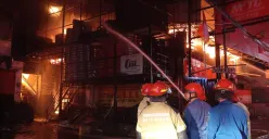 Gudang ban di Jalan Raya Jatimakmur No.111, RT 002/RW 05, Pondok Gede, Kota Bekasi, ludes terbakar, Kamis, 5 Juni 2025. (Sumber: Dok. Damkar)