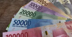 Cara cek penerima BSU 2025. (Sumber: Pexels/WonderfulBali)