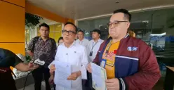 Wamenaker, Immanuel Ebenezer menyidak pabrik PT Artaboga Cemerlang di Jalan Daan Mogot, Cengkareng, Jakarta Barat, Selasa, 10 Juni 2025. (Sumber: POSKOTA | Foto: Pandi Ramedhan)