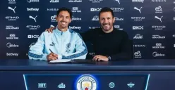 Tijjani Reijnders tanda tangani kontrak dengan Manchester City. (Sumber: Man City)