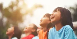llustrasi. Menjaga kesehatan mental anak. (Sumber: Freepik/jcomp)