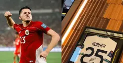 Rumor transfer Persija makin panas usai muncul kode jersey Justin Hubner di markas Persija. (Sumber: Instagram)