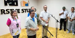 Gubernur Jakarta, Pramono Anung, saat doorstop bersama awak media di Perpustakaan Jakarta, Cikini, Jakarta Pusat, Minggu, 15 Juni 2025. (Sumber: POSKOTA | Foto: Pandi Ramedhan)