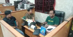 Tersangka HS saat menjalani pemeriksaan petugas Unit PPA Polres Serang Polres Tanjung Balai sebelum digelandang ke Mapolres Serang. (Sumber: Polres Serang)