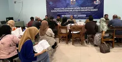 Suasana di posko SPMB 2025 di SMA Negeri 78 Jakarta Barat. (Sumber: Poskota/Pandi Ramedhan)