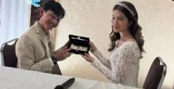 Yono Bakrie dan Vini Caroline resmi menikah di KUA. (Sumber: Instagram/@husein_hadar)