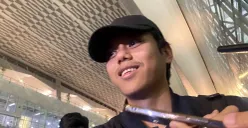 Ali Murtado, salah satu dari 11 WNI yang dievakuasi dari Iran tiba di Indonesia pada Selasa, 24 Juni 2025. (Sumber: POSKOTA | Foto: Primayanti)