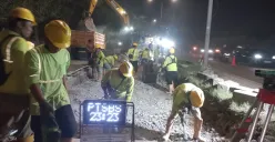 Pengerjaan peningkatan jalan Beton Rappid Setting (BRS) oleh Dinas Bina Marga Jakarta. (Sumber: Dinas Bina Marga)