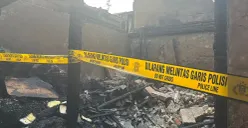 Kondisi bangunan yang terbakar di permukiman padat penduduk di Kembangan 10, Kwitang, Jakarta Pusat, Kamis, 26 Juni 2025 siang. (Sumber: POSKOTA | Foto: M Tegar Jihad)
