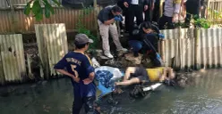 Petugas Inafis Polres Metro Depok melakukan olah TKP di lokasi penemuan mayat di pinggir kali, Jalan Setu Golf, Kecamatan Tapos pada Rabu pagi, 26 Juni 2025. (Sumber: Dok Polsek Cimanggis)