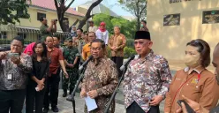 Gubernur Jakarta Pramono Anung saat memberikan pernyataan kepada awak media di Kelapa Gading Barat, Jakarta Utara, Kamis, 26 Juni 2025. (Sumber: Poskota/M. Tegar Jihad)