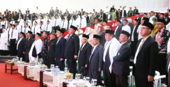Ketua Dewan Syuro PKB sekaligus Wakil Presiden ke-13 RI, KH Ma’ruf Amin, bersama Bupati Bogor Rudy Susmanto, Ketua DPRD Sastra Winara saat menghadiri Ijtima Ulama dan PKU ke-19 di Cibinong, Kamis, 26 Juni 2025. (Sumber: Poskota/Sekar Putri Andini)